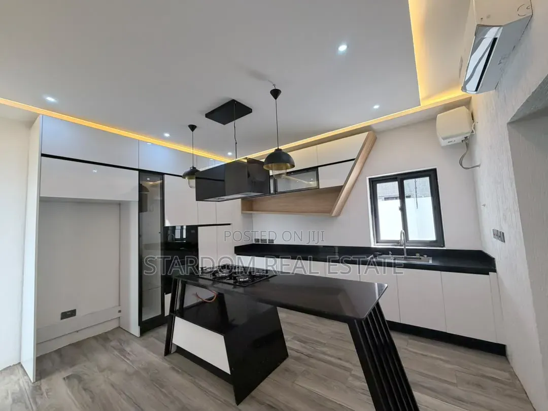 4bdrm Duplex in Ashaley Botwe, School Junction for sale