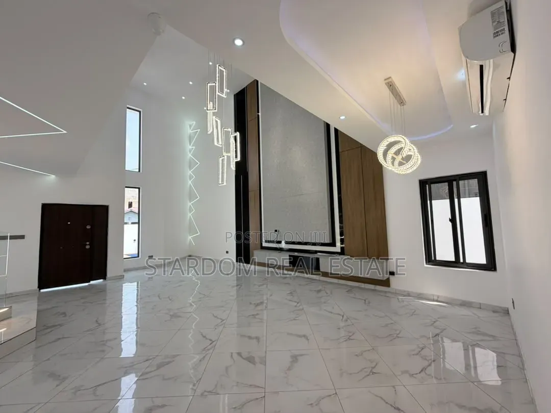 4bdrm Duplex in Ashaley Botwe, School Junction for sale