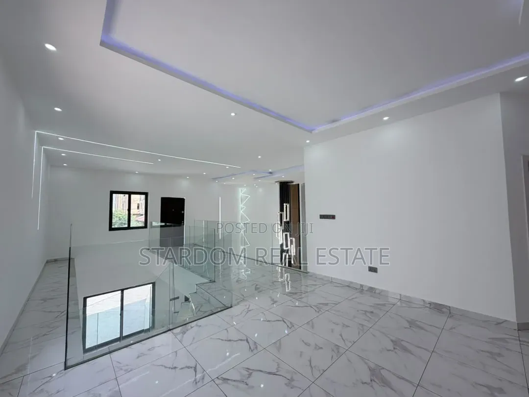 4bdrm Duplex in Ashaley Botwe, School Junction for sale