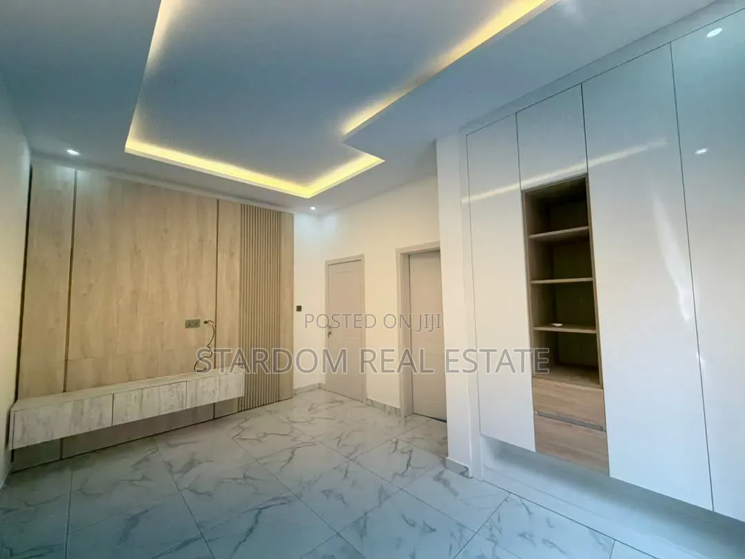 4bdrm Duplex in Ashaley Botwe, School Junction for sale