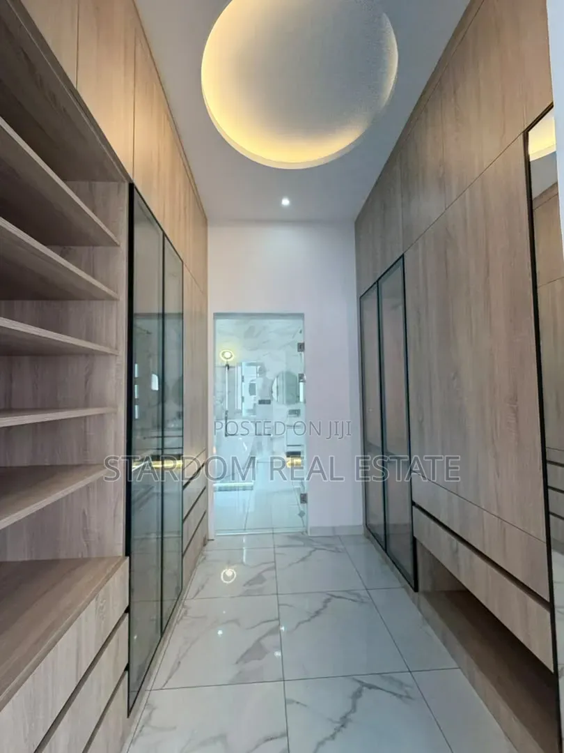4bdrm Duplex in Ashaley Botwe, School Junction for sale