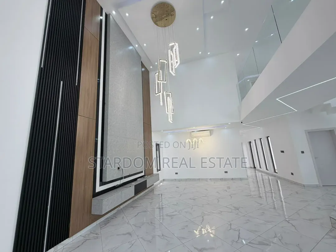 4bdrm Duplex in Ashaley Botwe, School Junction for sale