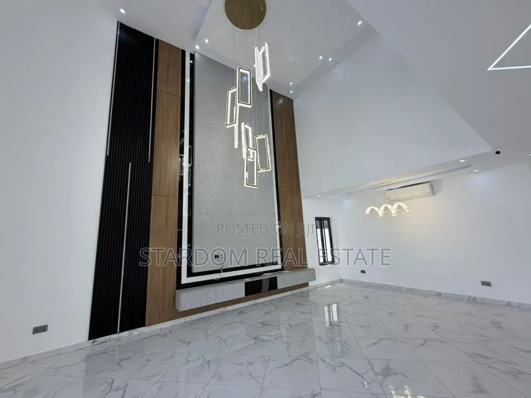 4bdrm Duplex in Ashaley Botwe, School Junction for sale