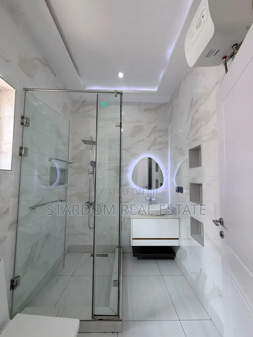 4bdrm Duplex in Ashaley Botwe, School Junction for sale