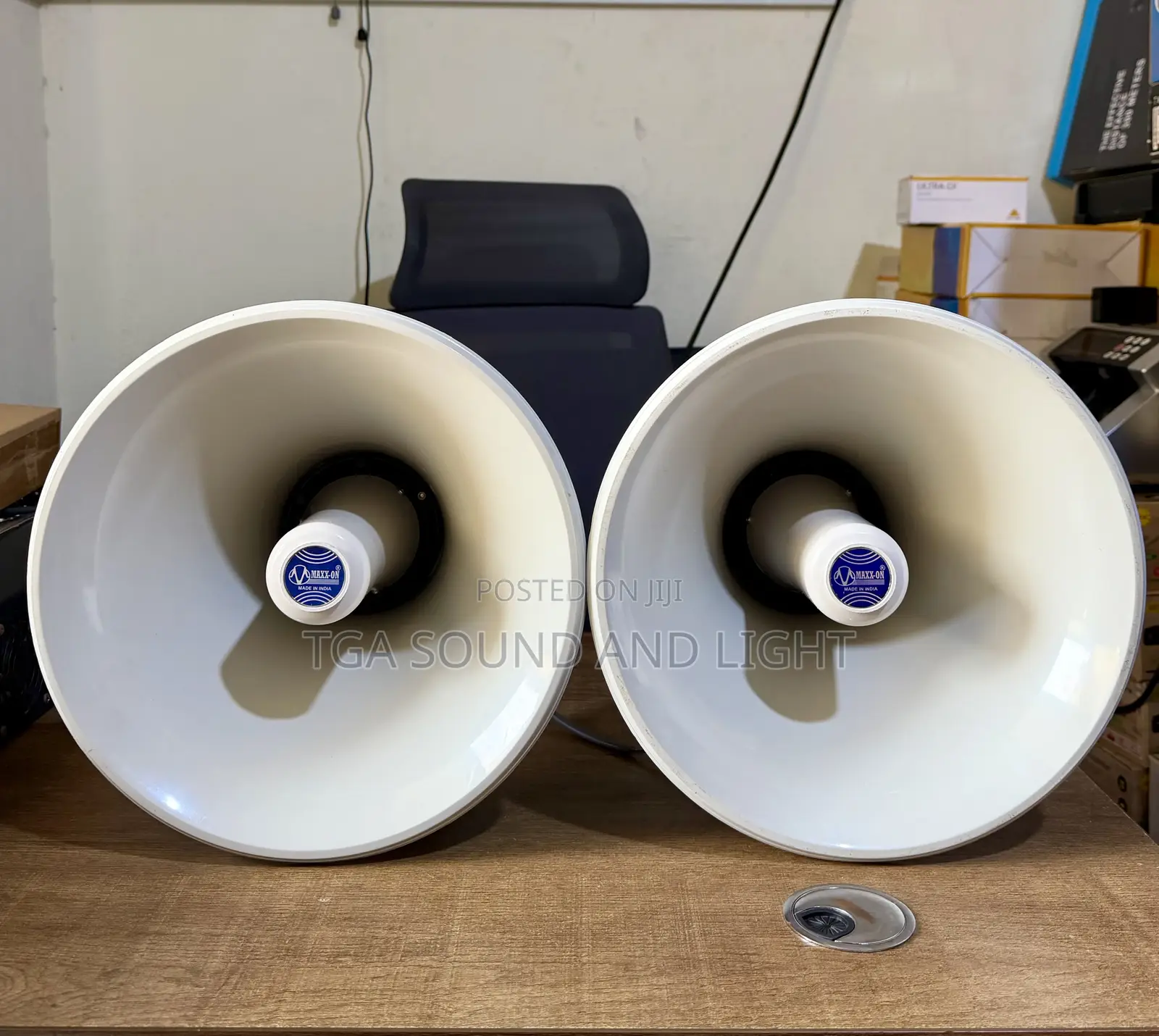 Maxx-on UHC-30 Car Horns for Public Address[Pair]