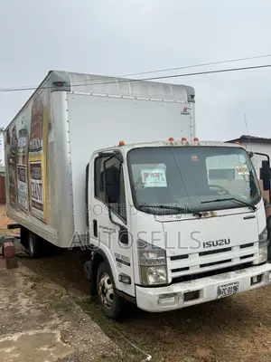 2013 Isuzu NPR Cargo Truck