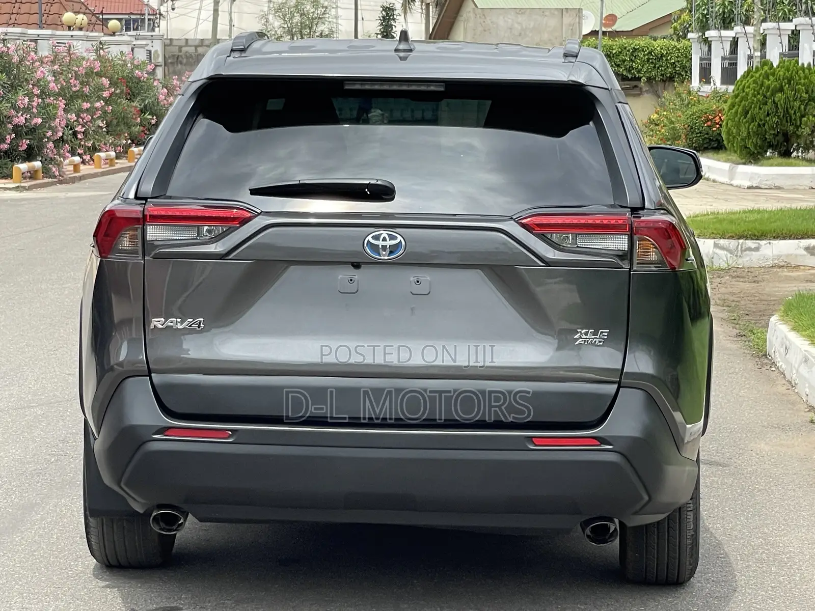 Toyota RAV4 XLE 2021 Gray