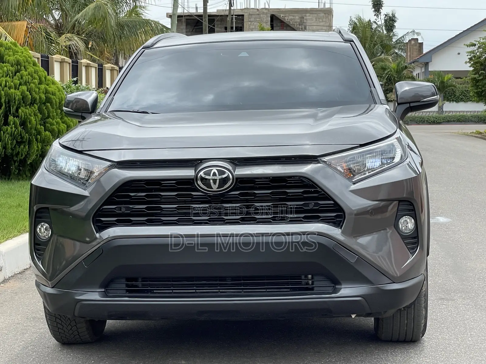 Toyota RAV4 XLE 2021 Gray