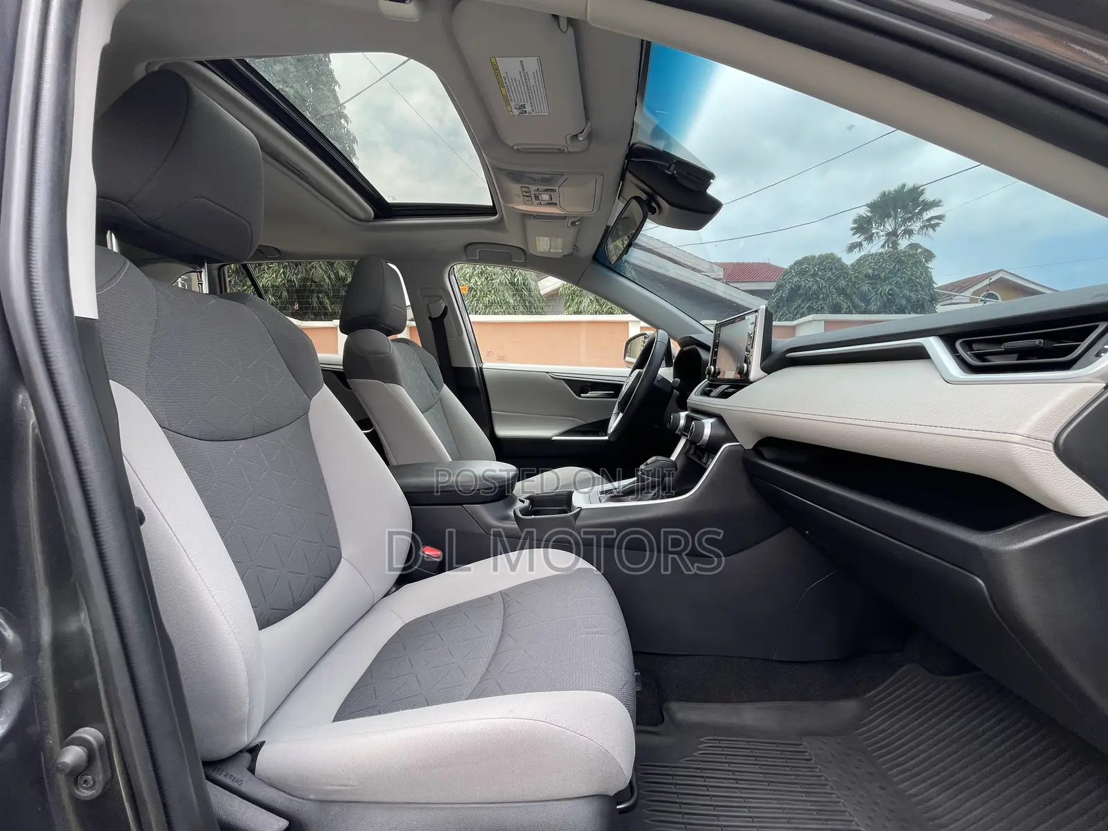 Toyota RAV4 XLE 2021 Gray