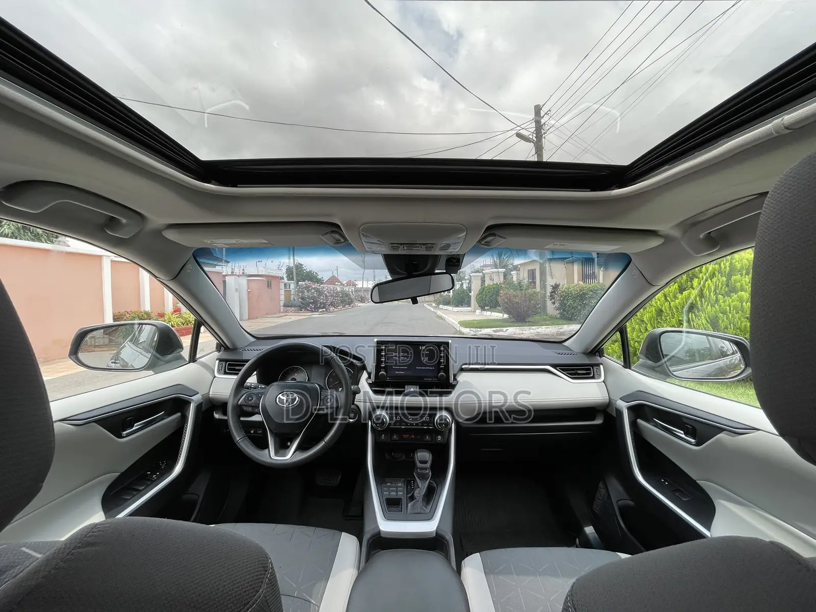 Toyota RAV4 XLE 2021 Gray