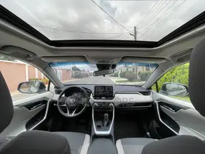 Toyota RAV4 XLE 2021 Gray