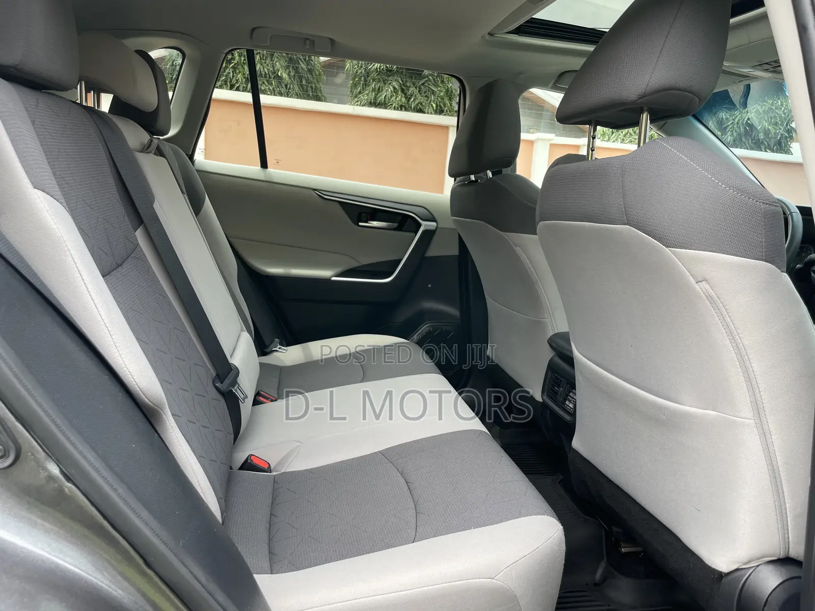 Toyota RAV4 XLE 2021 Gray