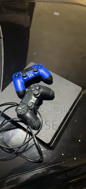 PS 4 Slim Going for a Cool Flat