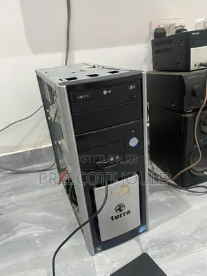 Desktop Computer Asus 8GB Intel Core i7 HDD+SSD 500GB