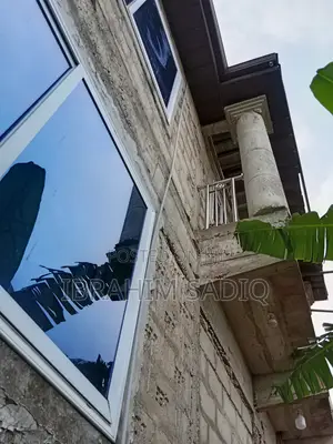 7bdrm Block of Flats in Cape Town, Tarkwa Nsuaem for sale