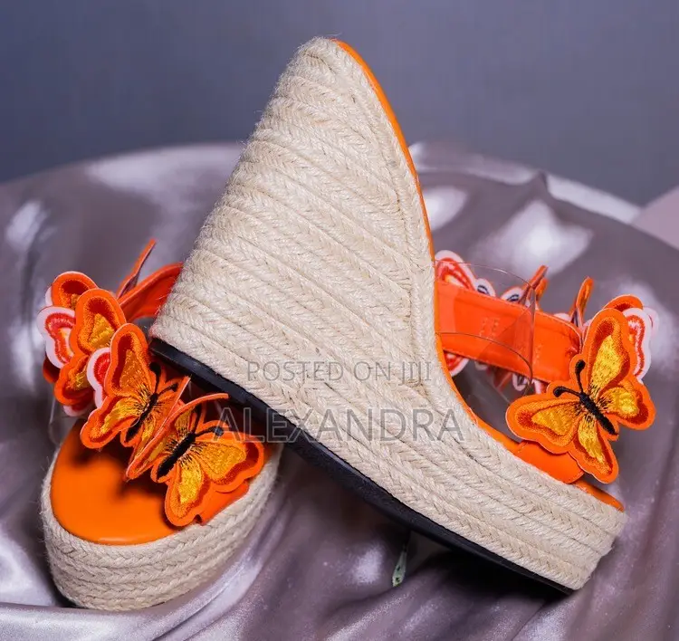 Trendy Butterfly Wedge