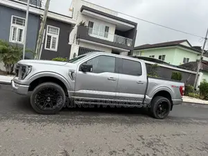 Ford F-150 XLT 2022 Silver