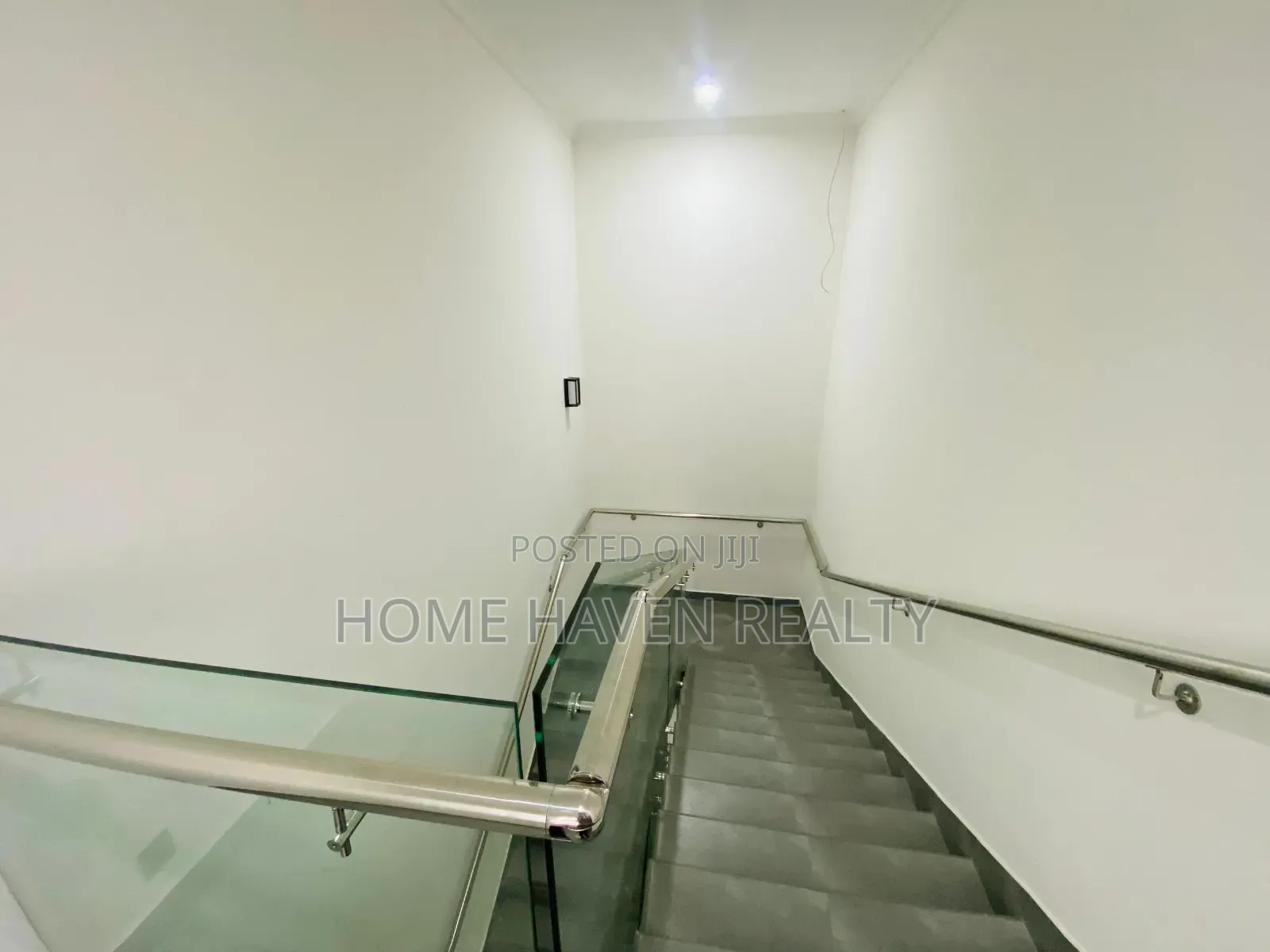 100 Square Meter Office Space for Rent at Dzorwulu
