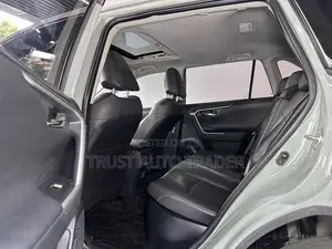 Toyota RAV4 Adventure AWD 2020 Green