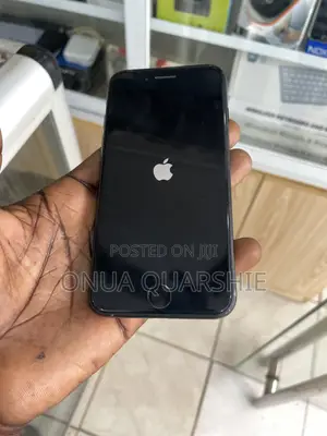 Apple iPhone SE (2020) 64 GB Black