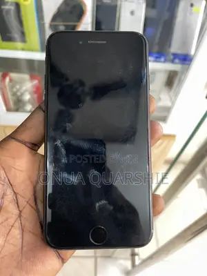 Apple iPhone SE (2020) 64 GB Black