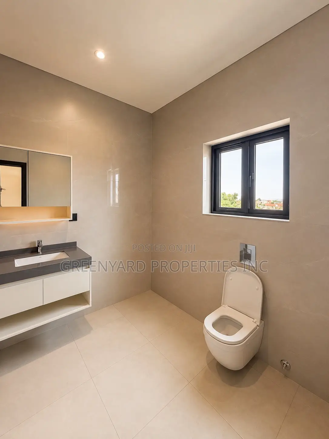 5bdrm House in American House, East Legon for rent