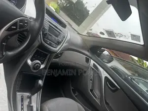 Hyundai Elantra GLS Sedan FWD (1.8L 4cyl 6A) 2013 Black