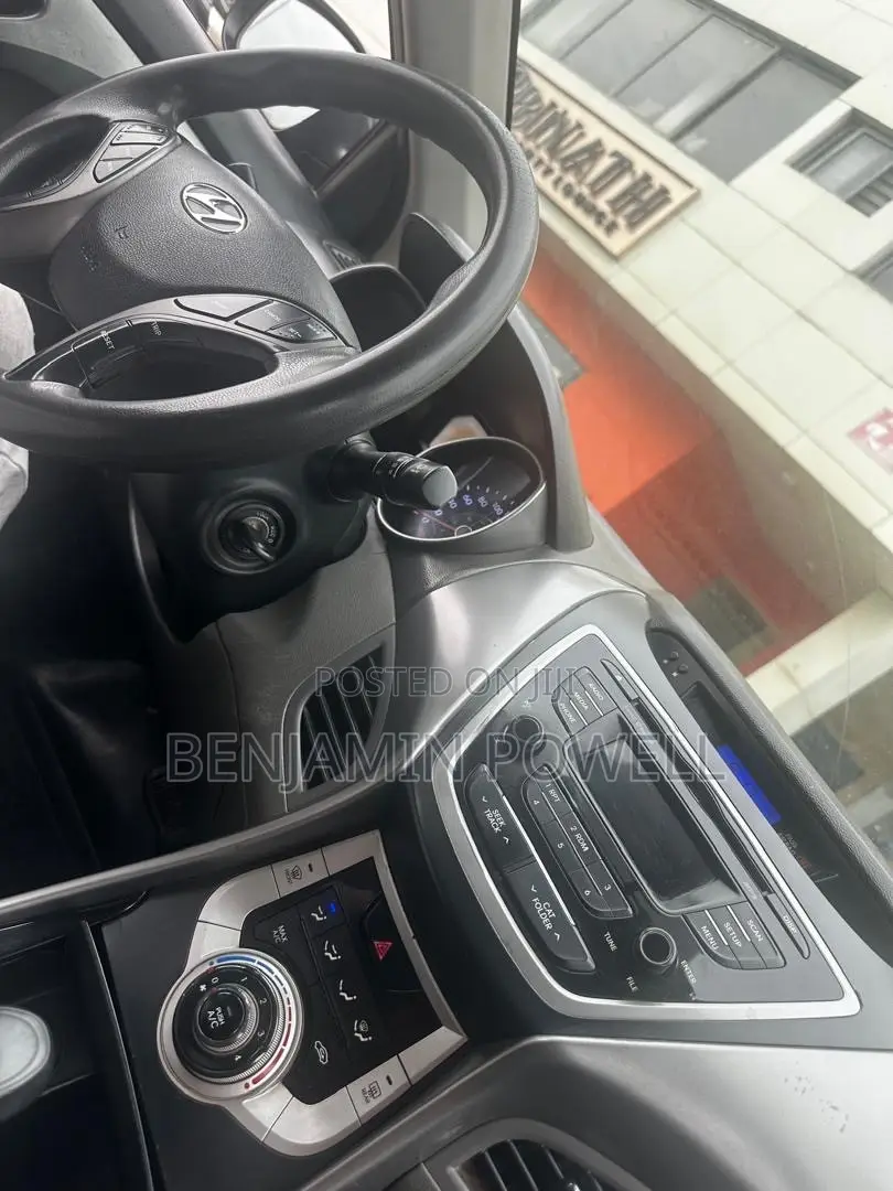 Hyundai Elantra GLS Sedan FWD (1.8L 4cyl 6A) 2013 Black