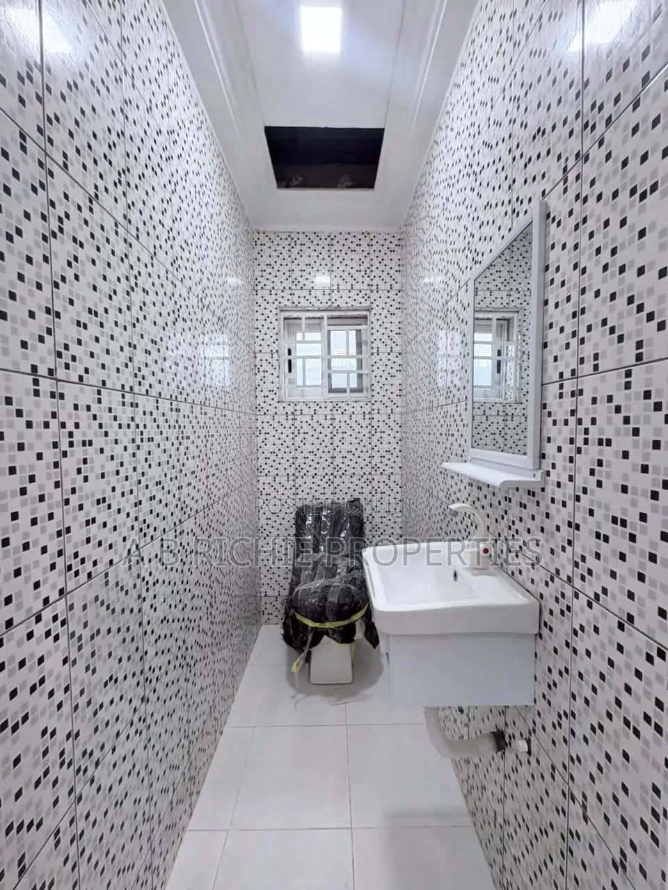 3bdrm House in Ab Richie Properties, Baatsona Total for rent