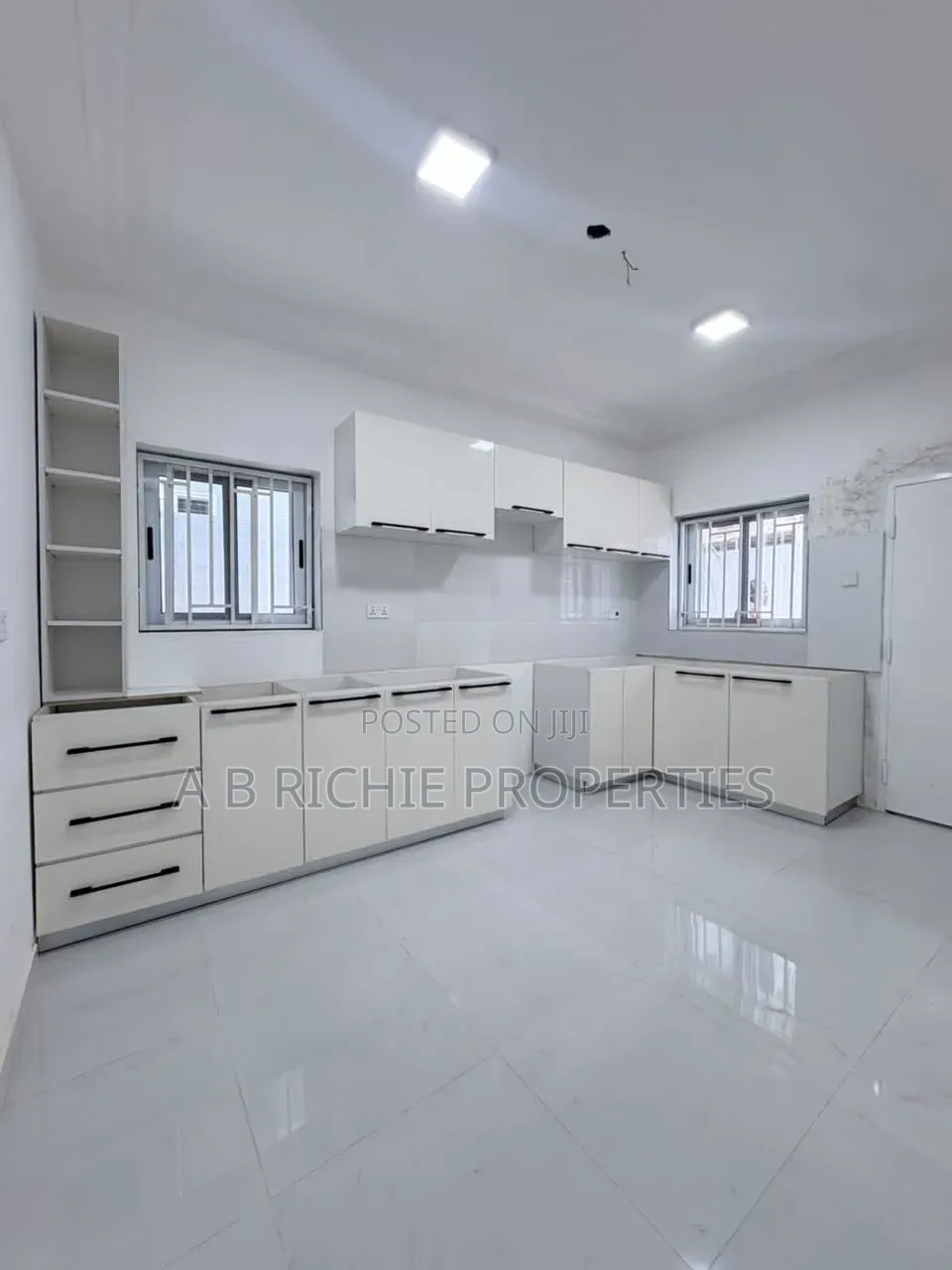 3bdrm House in Ab Richie Properties, Baatsona Total for rent