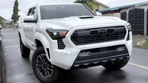 Toyota Tacoma 2024 White