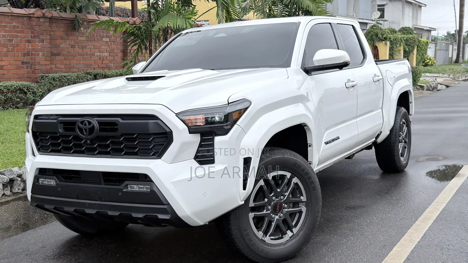 Toyota Tacoma 2024 White