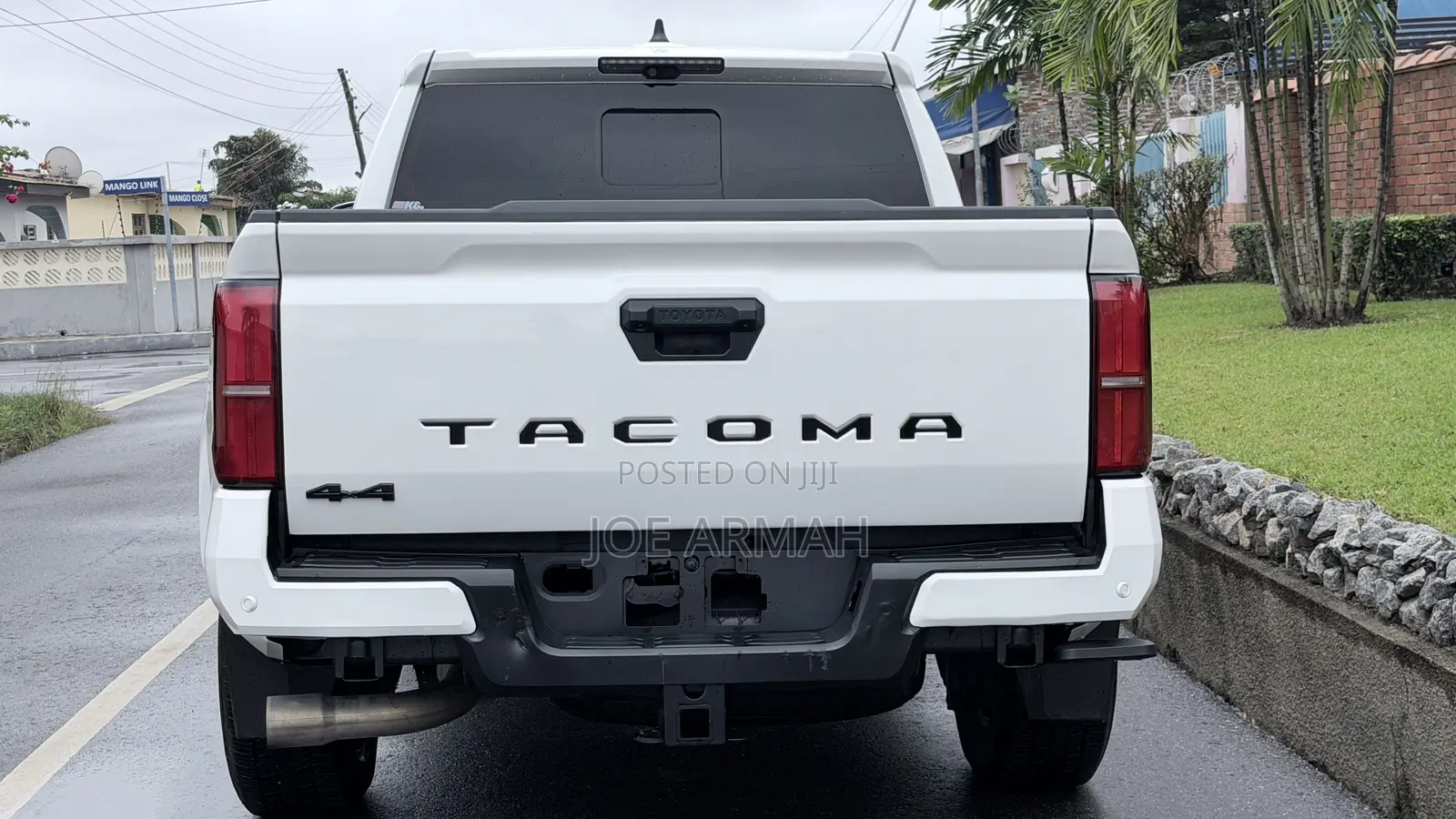 Toyota Tacoma 2024 White