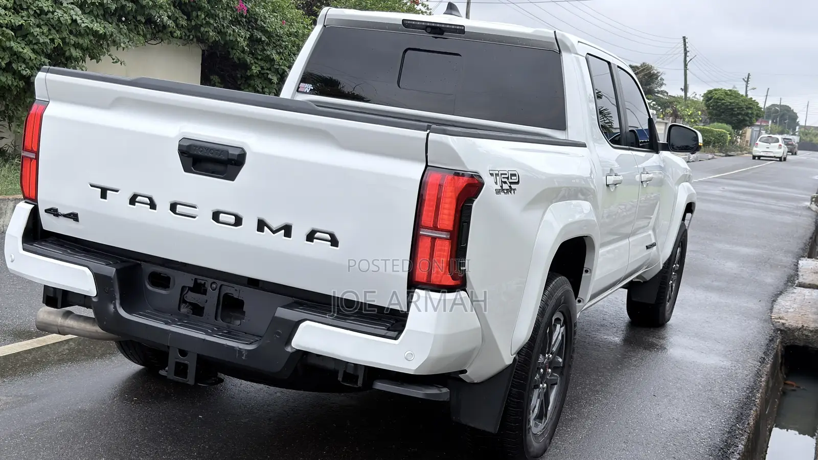 Toyota Tacoma 2024 White