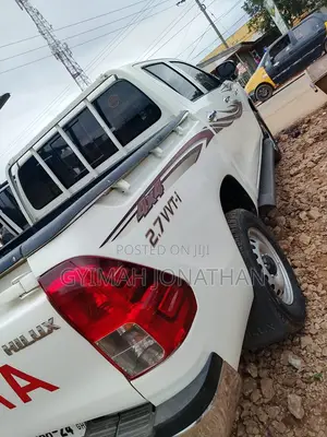 Toyota Hilux Revo Smart Cab Petrol 2.7 RWD 2017 White