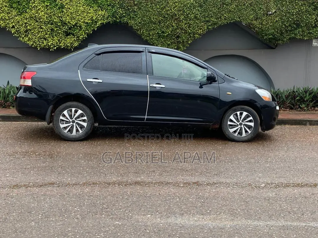Toyota Yaris 2010 Black