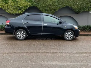 Toyota Yaris 2010 Black