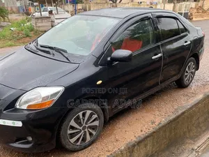 Toyota Yaris 2010 Black