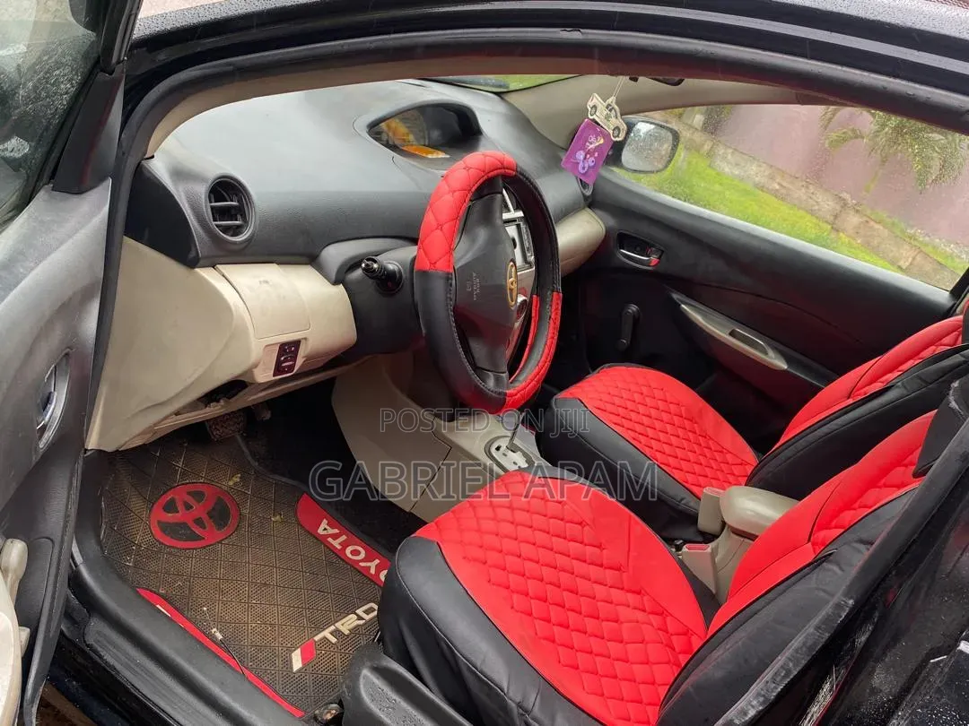 Toyota Yaris 2010 Black