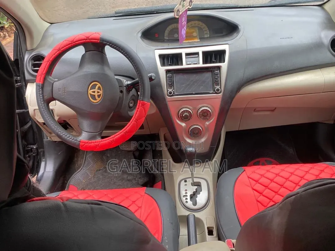 Toyota Yaris 2010 Black