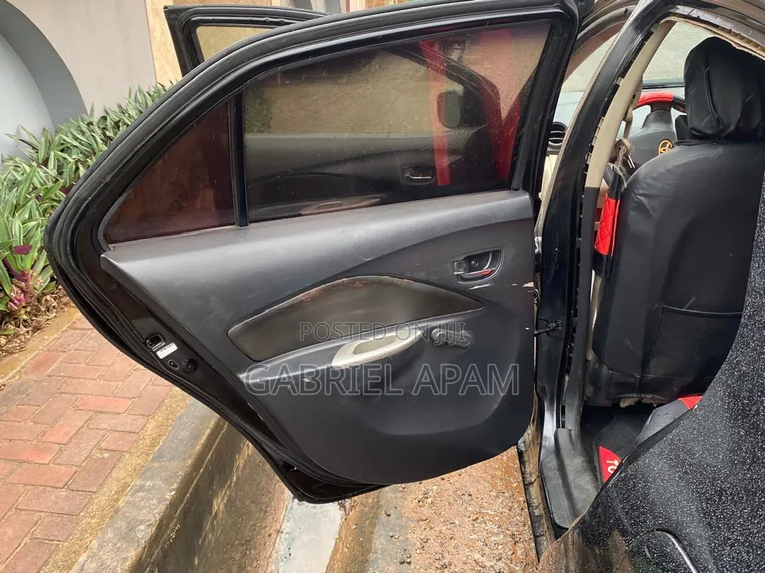 Toyota Yaris 2010 Black