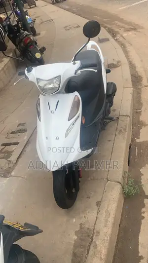 Suzuki Access 125 2022 White