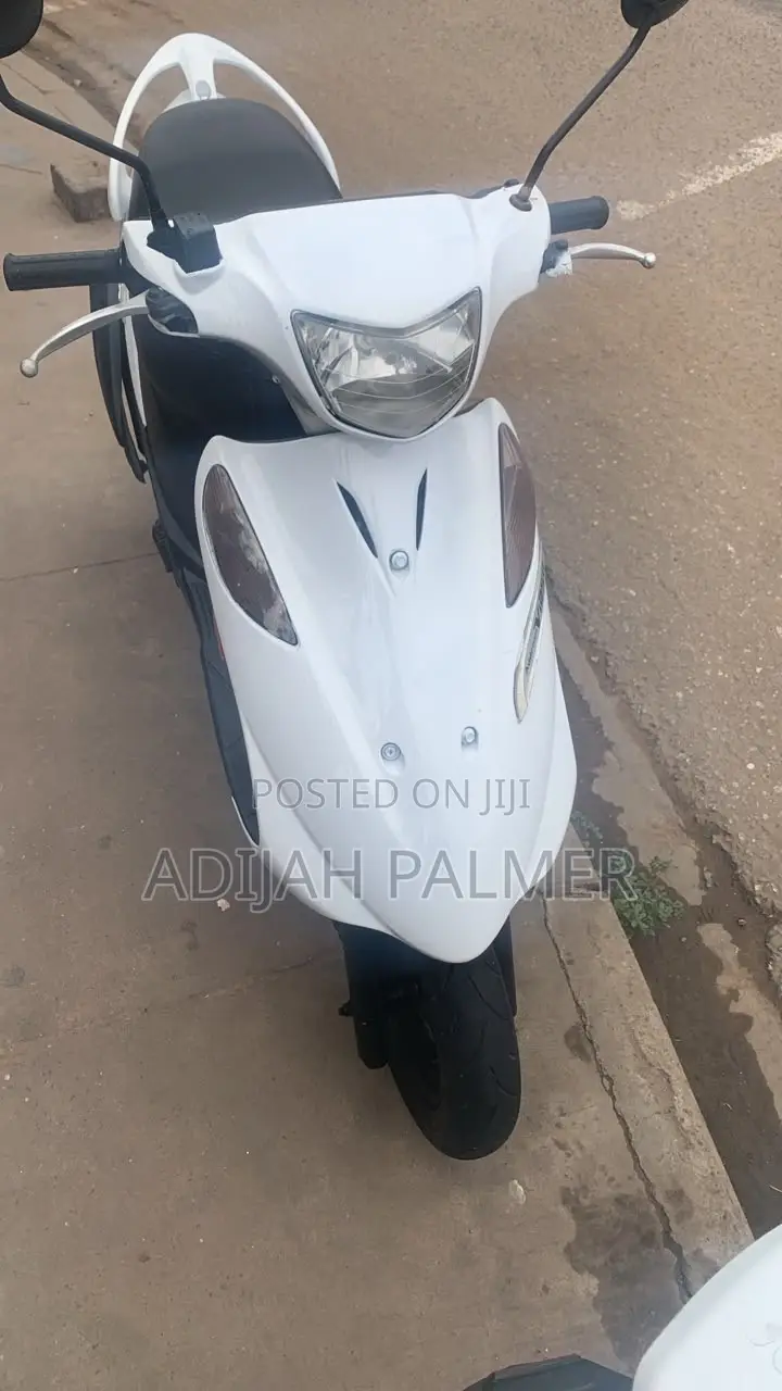 Suzuki Access 125 2022 White