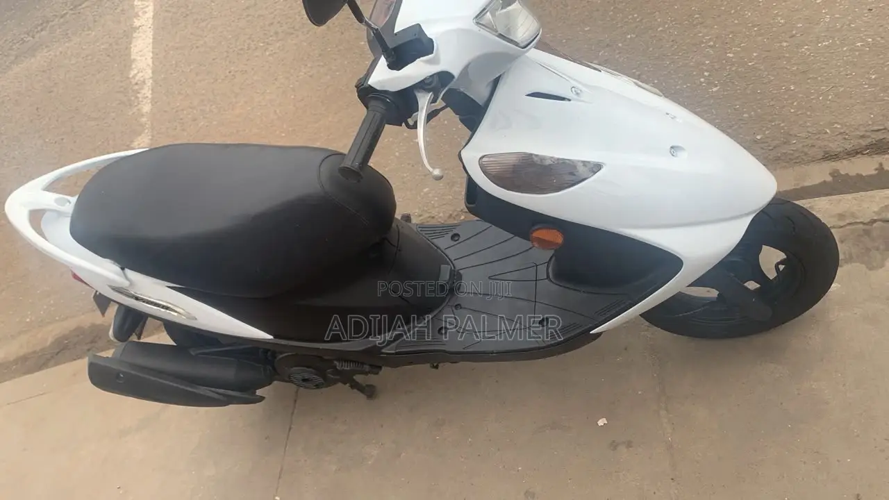 Suzuki Access 125 2022 White