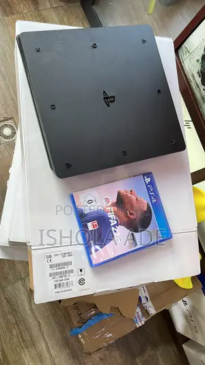 Playstation 4 Slim