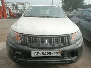 Mitsubishi L200 2011 White