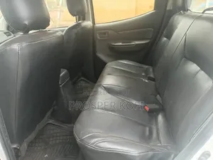 Mitsubishi L200 2011 White