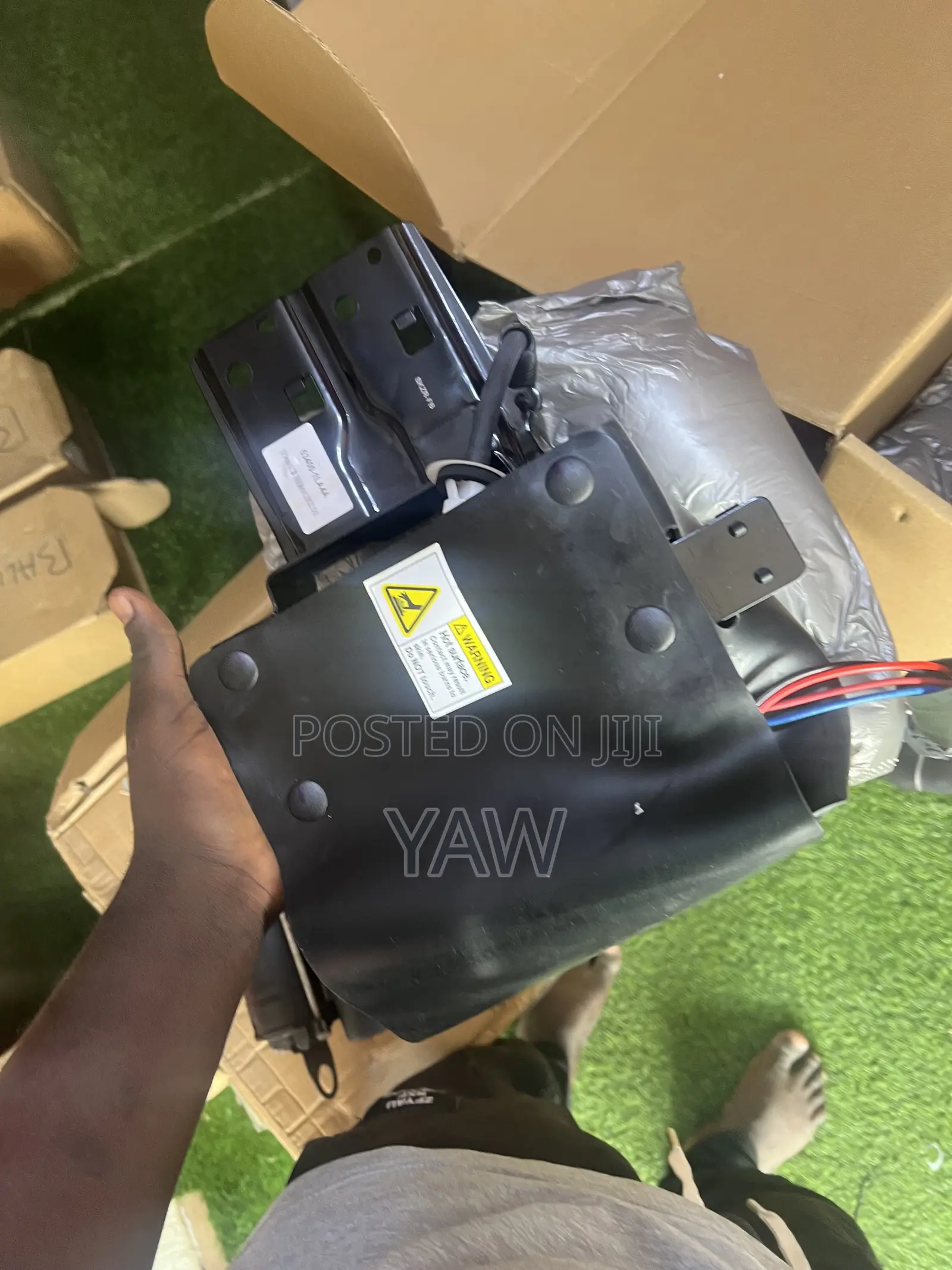 Nissan Armada, Infiniti QX56, and QX80) Air Suspension Compressor Pump