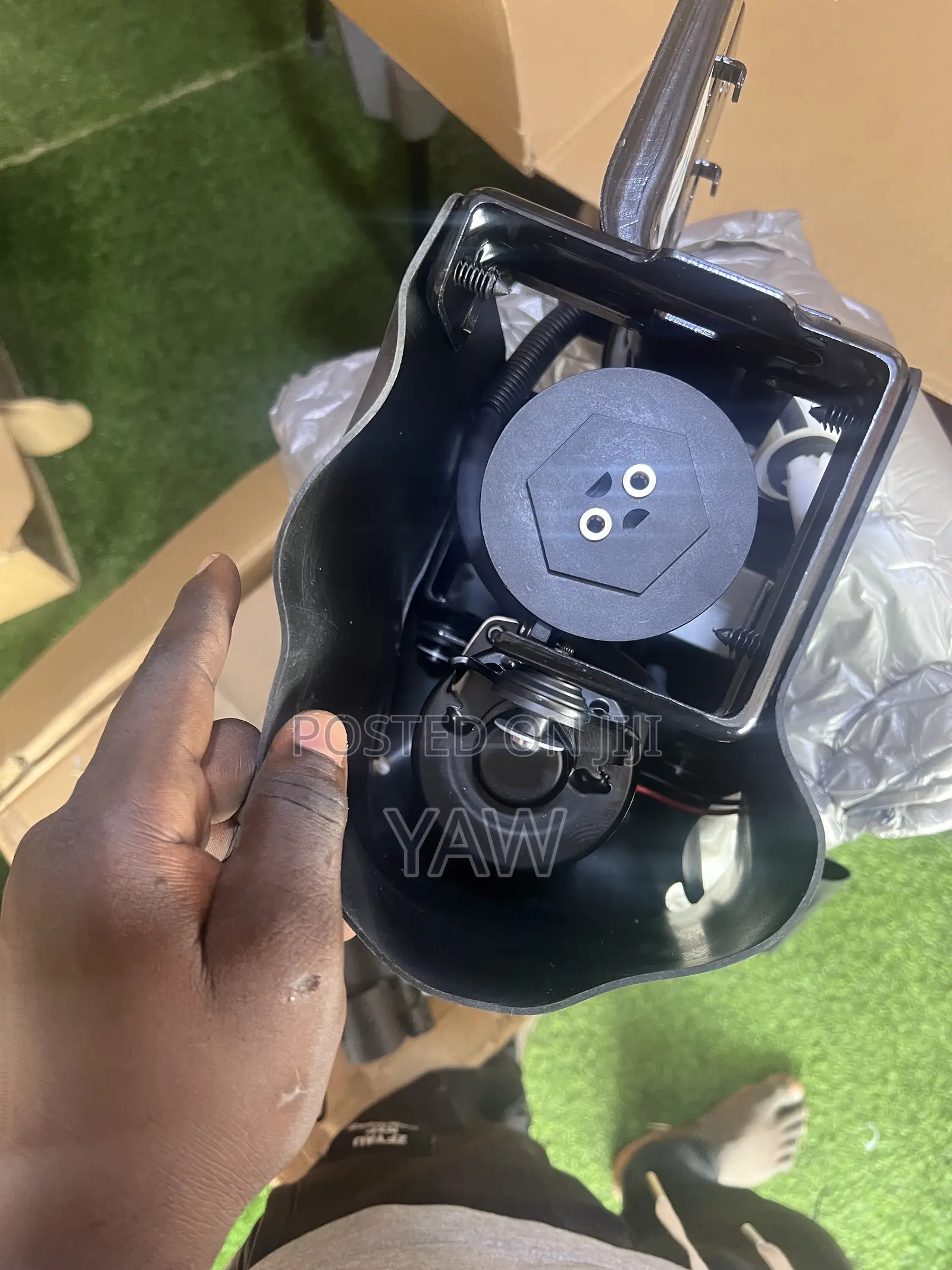 Nissan Armada, Infiniti QX56, and QX80) Air Suspension Compressor Pump