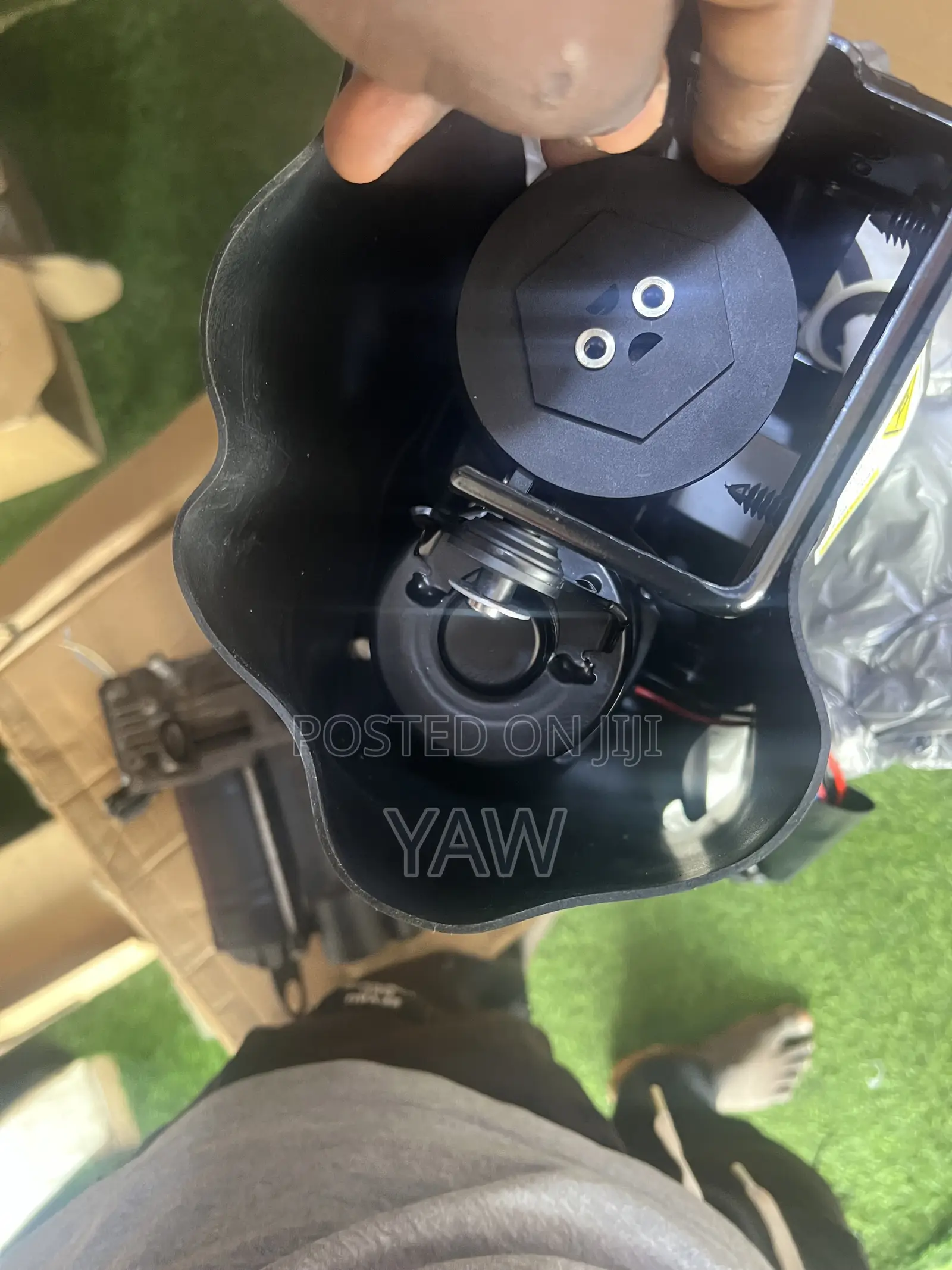 Nissan Armada, Infiniti QX56, and QX80) Air Suspension Compressor Pump